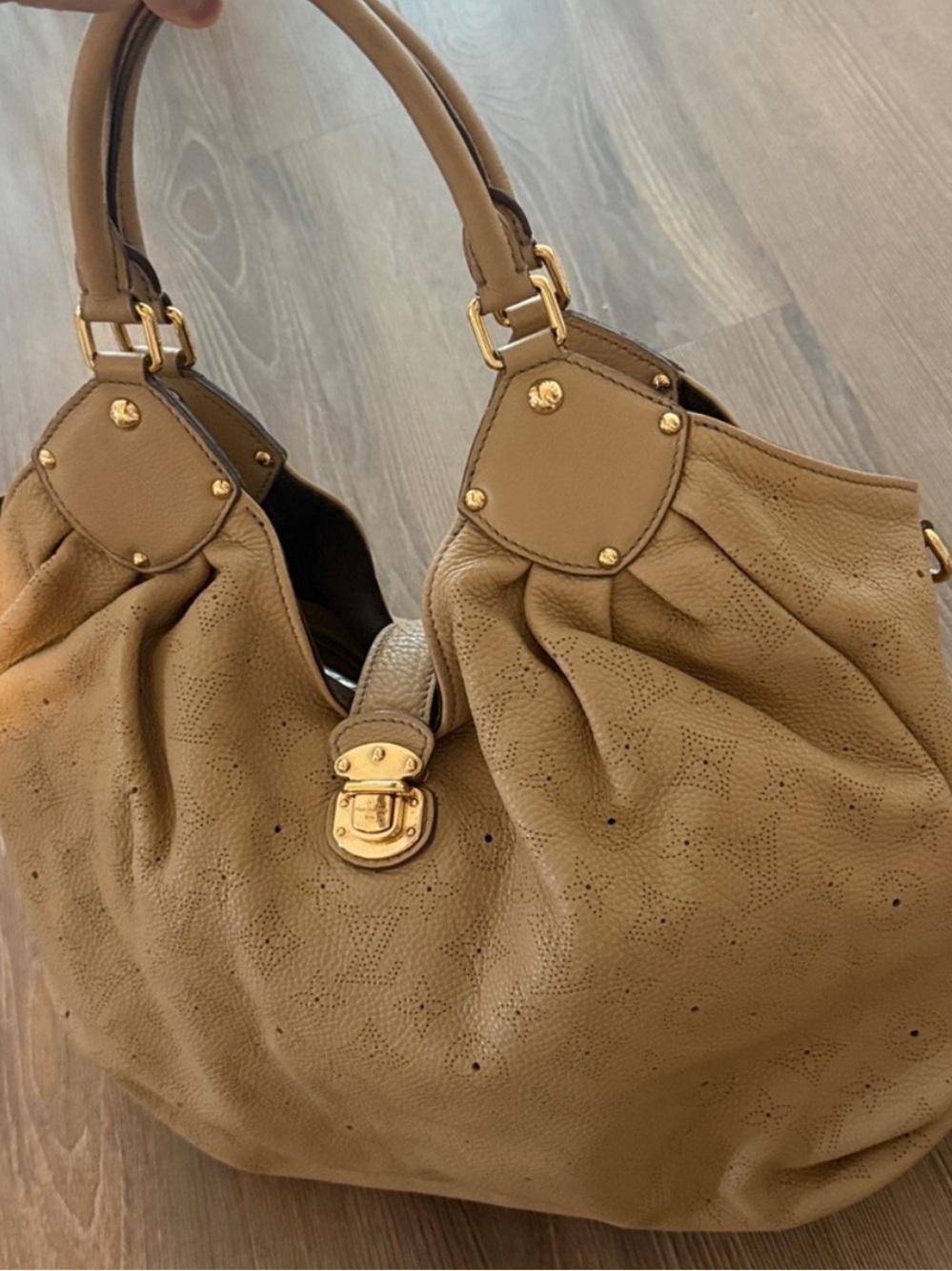 EUC Louis Vuitton Mahina Xl Handbag Monogram Leather Beige